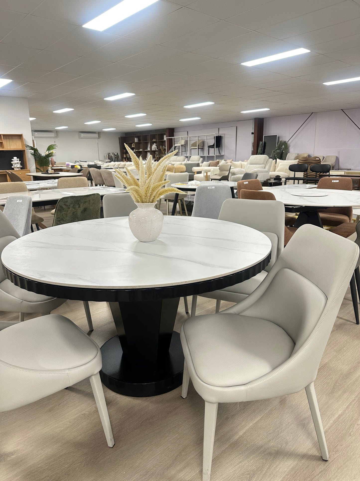 DT993 1.3m Wavy Edge Round Sintered Stone Dining Table