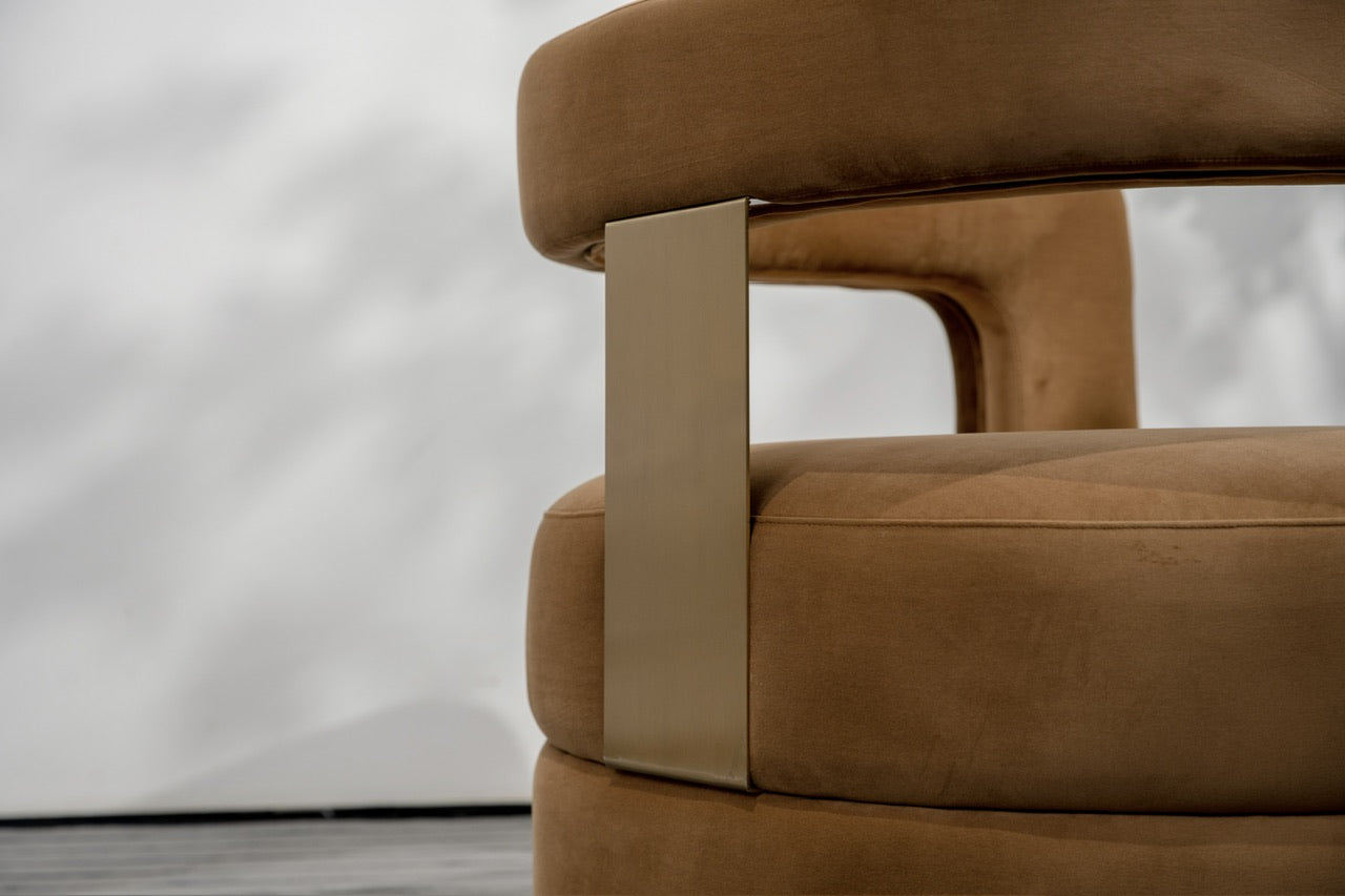 BROWNIE LOUNGE CHAIR -- CL056